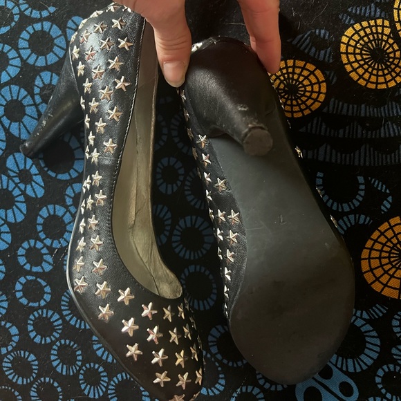 ⭐️ BEBE WORN ONCE BEBE STAR METAL STUDDED BLACK HEELS SIZE 7 M - Picture 3 of 9